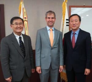 From left to right, KAIST President Steve Kang, Michael B. Horn, Tae-Eog Lee.
